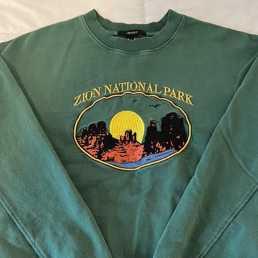 FOREVER 21 Crew Neck